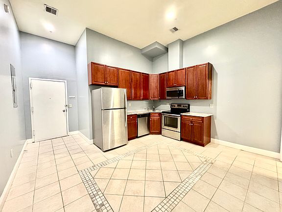 3rd image of 439 N 13th St APT 1B