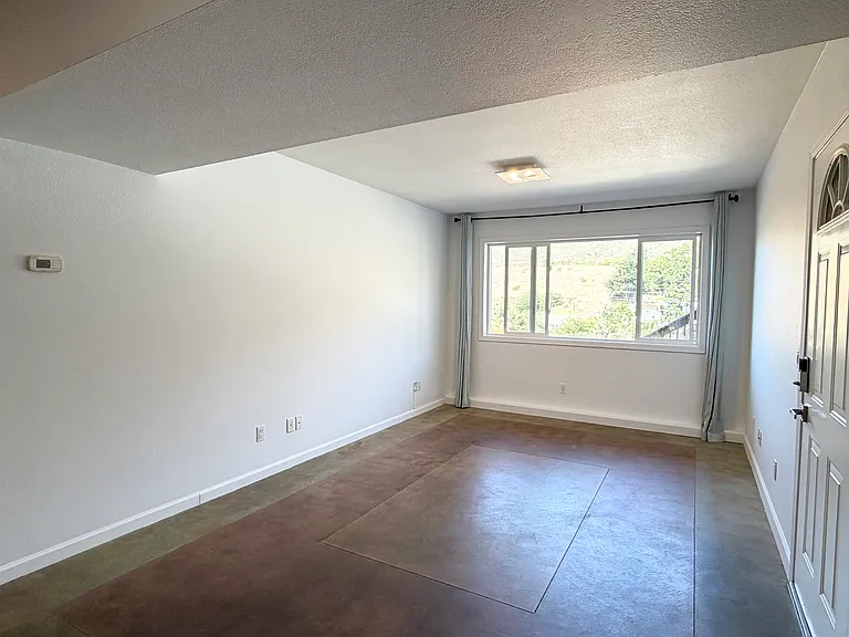 Loma Vista Ter — Photo 2