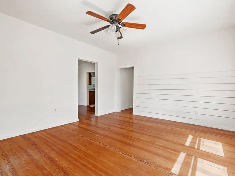 904 S Church St — Photo 3