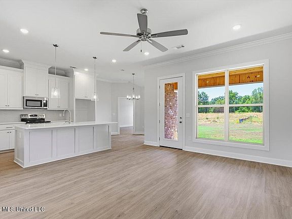 4th image of 142 Stapleton Dr