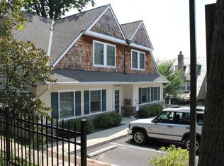 22 Hilltop Rd, Philadelphia, PA 19118