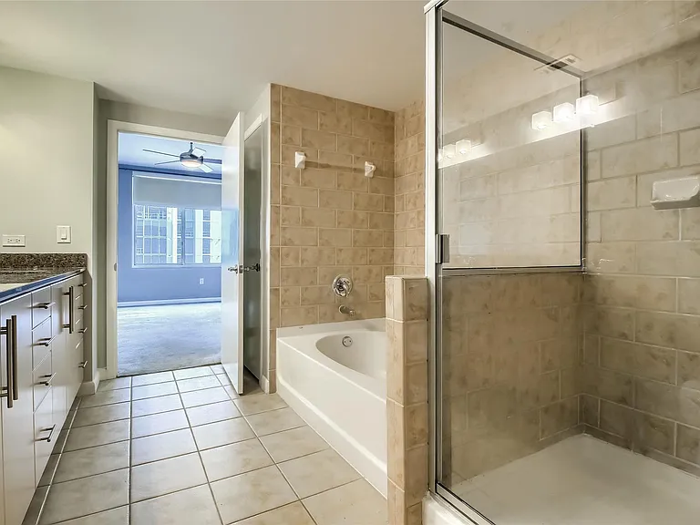 54 Rainey St #1109 — Photo 18