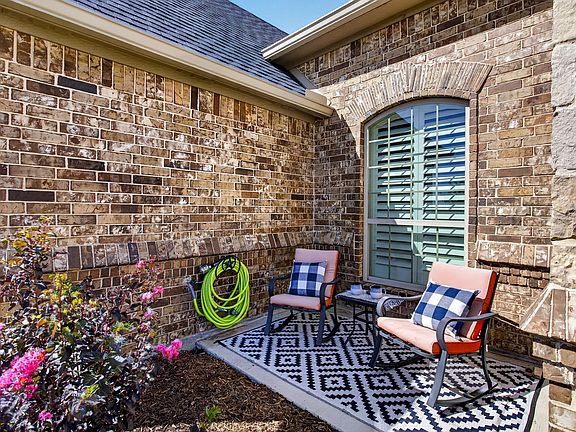 3rd image of 164 Spring Meadow Dr