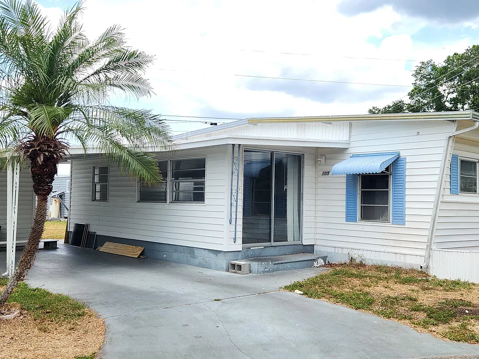 105 52nd Ave W
