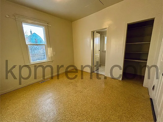 705 10th St NE — Photo 9
