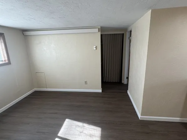 714 W 10th St #3, Cozad, NE 69130