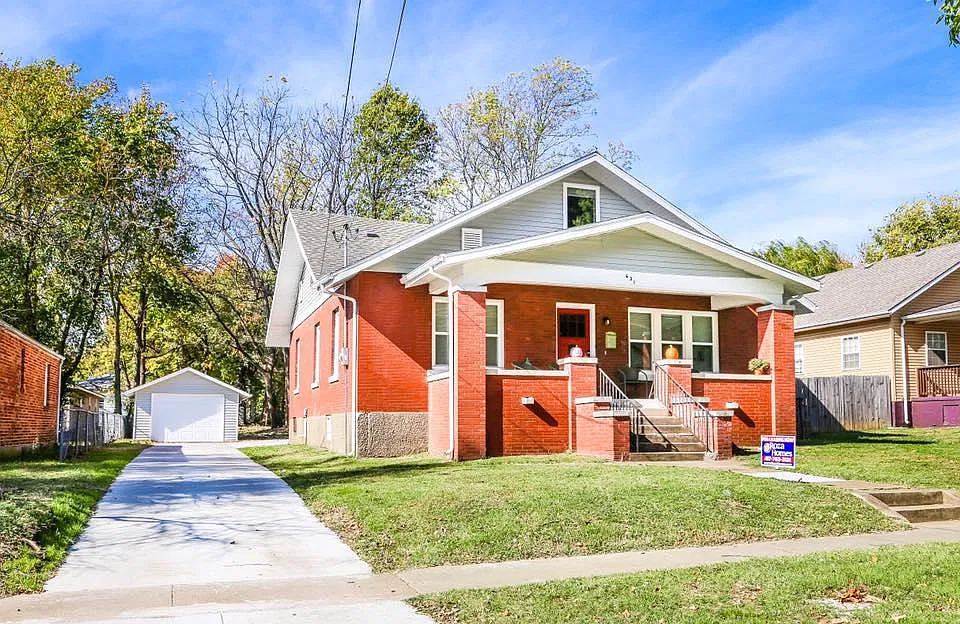 631 S Kickapoo Ave