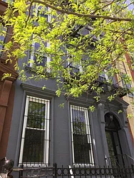 Rented by R New York