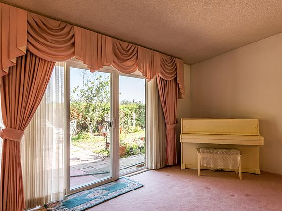 5th image of 2543 Michael Dr