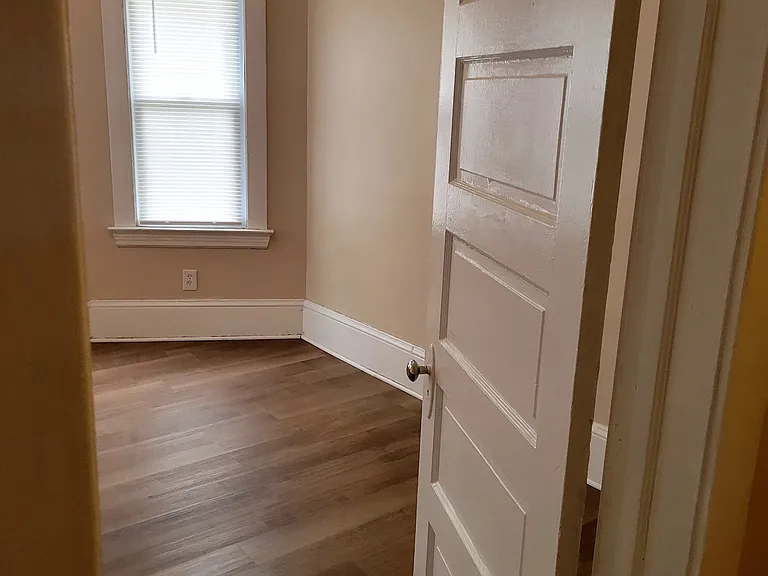 middle bedroom floor 2 (view 3)
