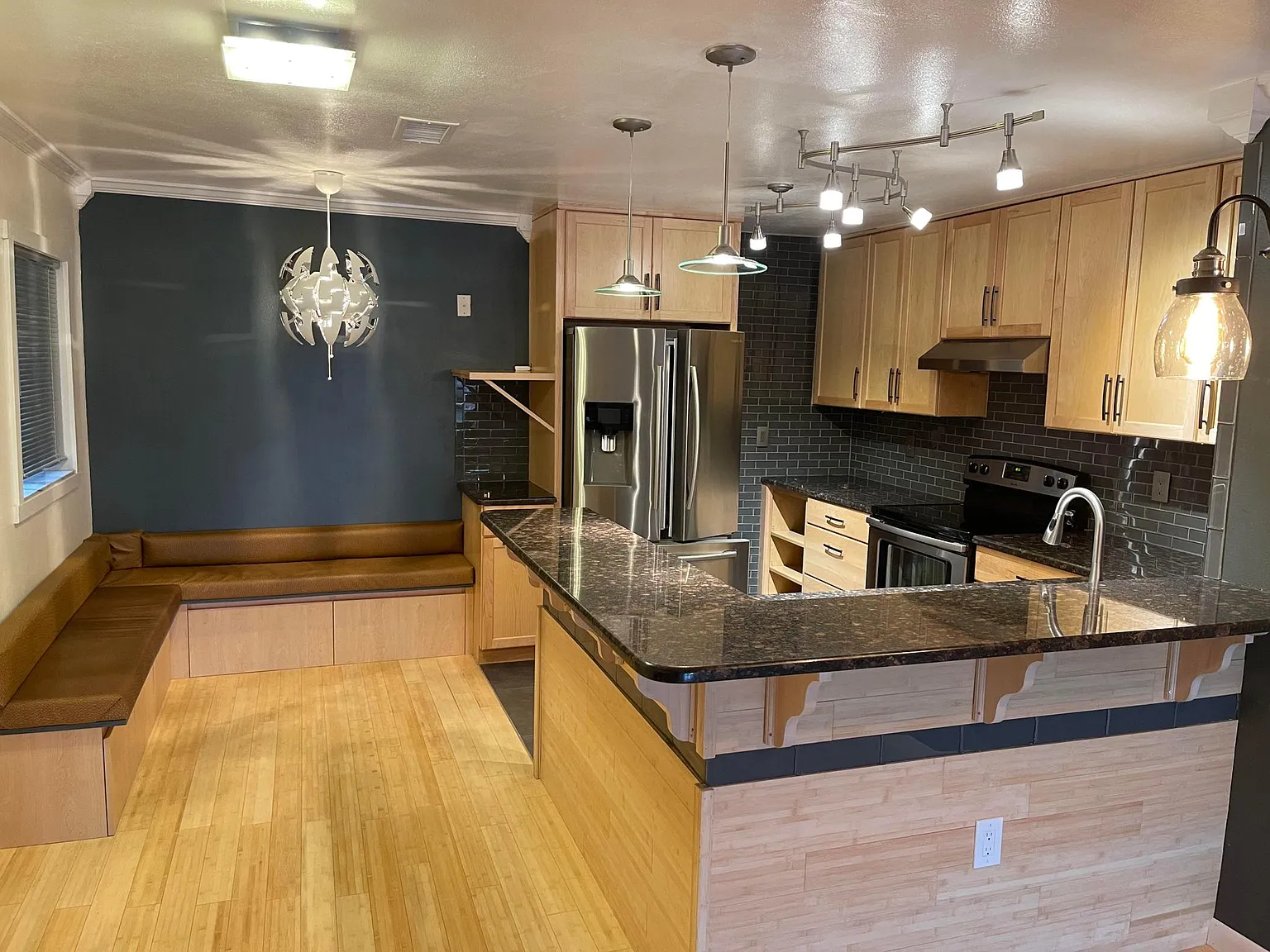 2 bed, 1200 sqft, $1,900 — Photo 3