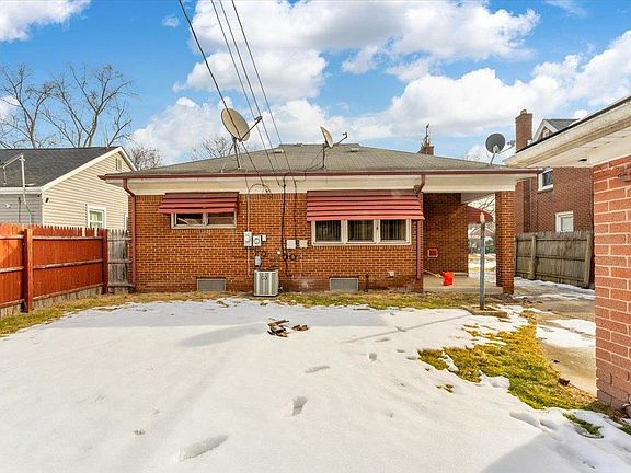 3rd image of 21023 Caledonia Ave