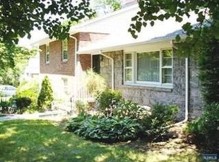 211 Christie Hts, Leonia, NJ 07605