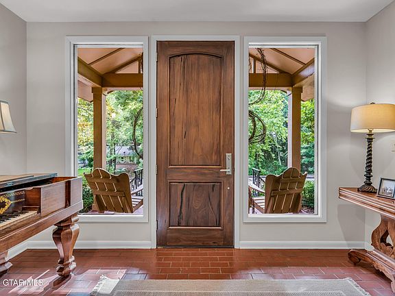 4th image of 391 Woodland Heights Dr
