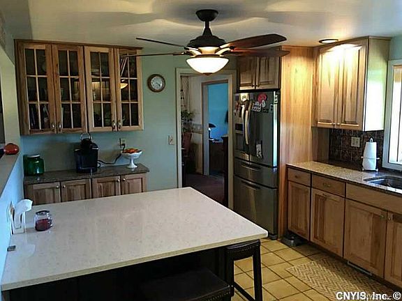 5th image of 691 Maple Dr