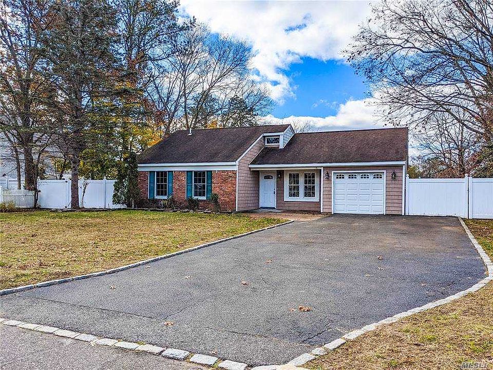 1st image of 8 Gaton Ln