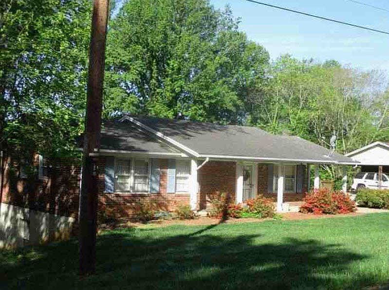 2nd image of 1055 Laurel Ln
