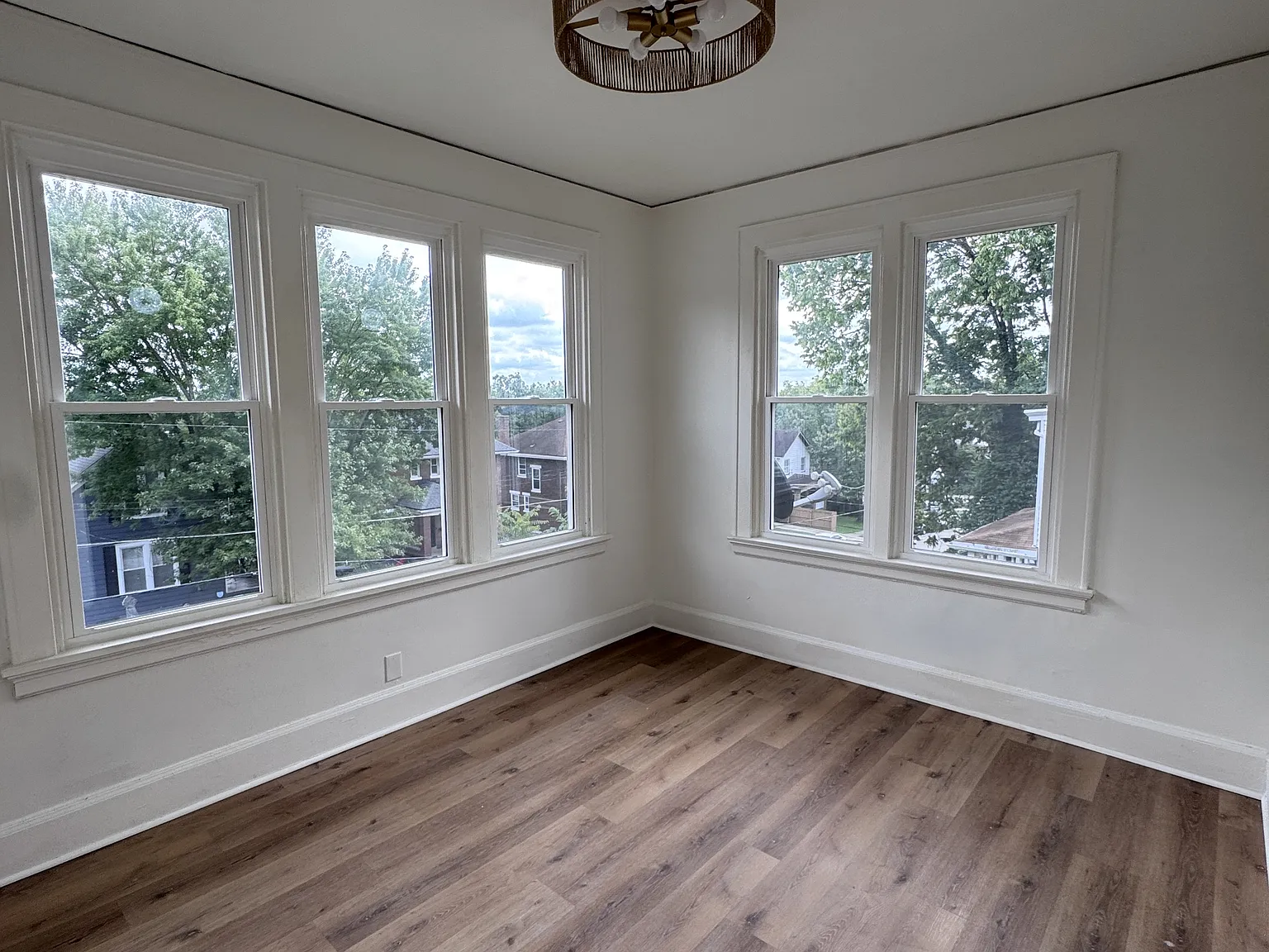 541 Considine Avenue - 2 — Photo 4
