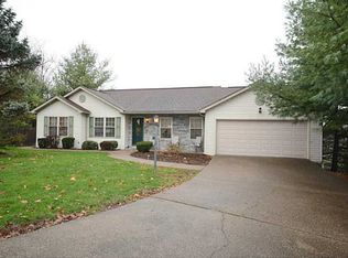 102 McKnight Rd, Houston, PA 15342