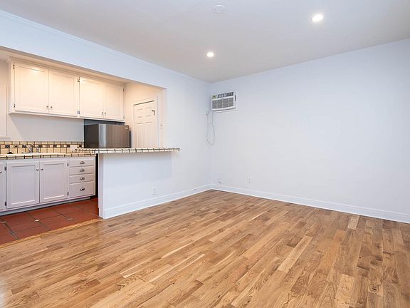 4th image of 526 N Alta Vista Blvd #1