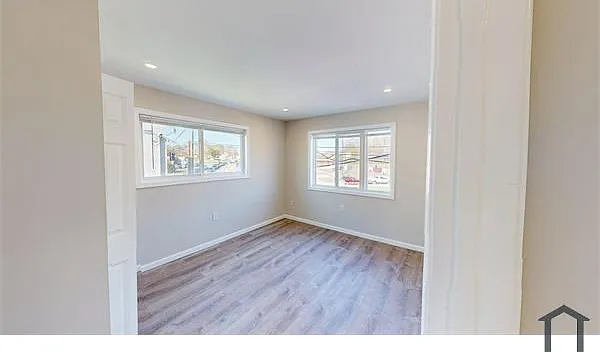 3 bed, $2,548 — Photo 2