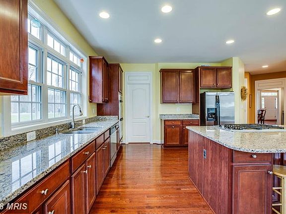 Granite Countertops, Gas Cooktop, Double Wall Oven