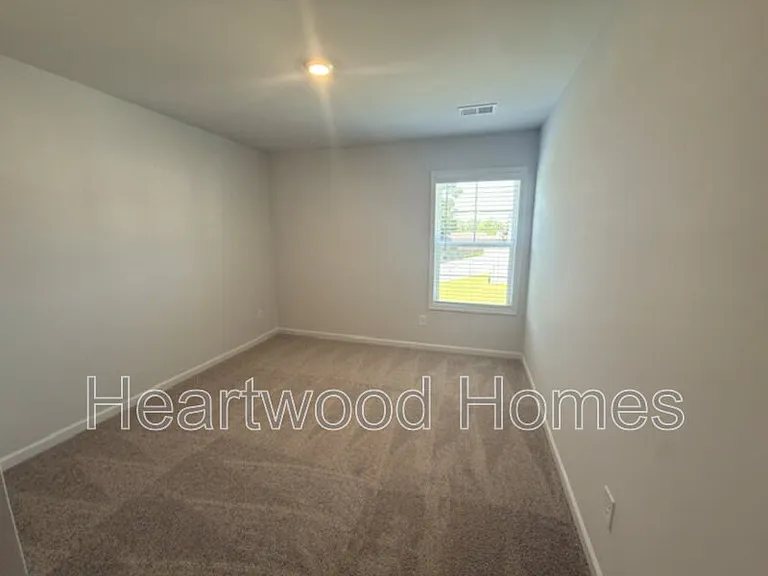 121 Bartlett Dr — Photo 31