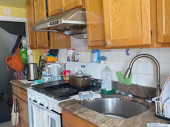 5th image of 2702 S Darien St