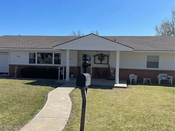 1922 14th St, Woodward, OK 73801