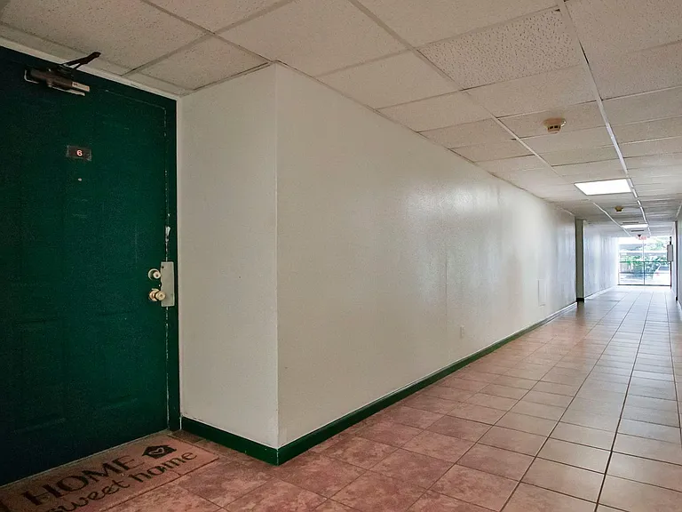 2822 S Bartell Dr #H6 — Photo 3