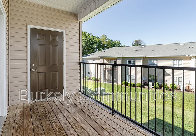 104 Thornton Ct #E — Photo 31