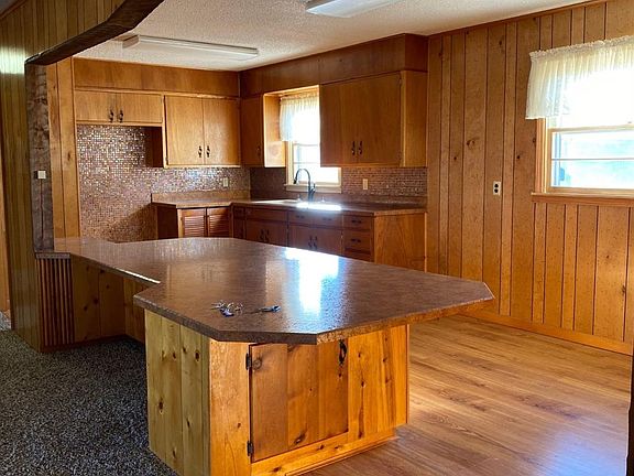 5th image of 302 Belmont Cir