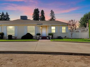 1633 S Chinowth St, Visalia, CA 93277