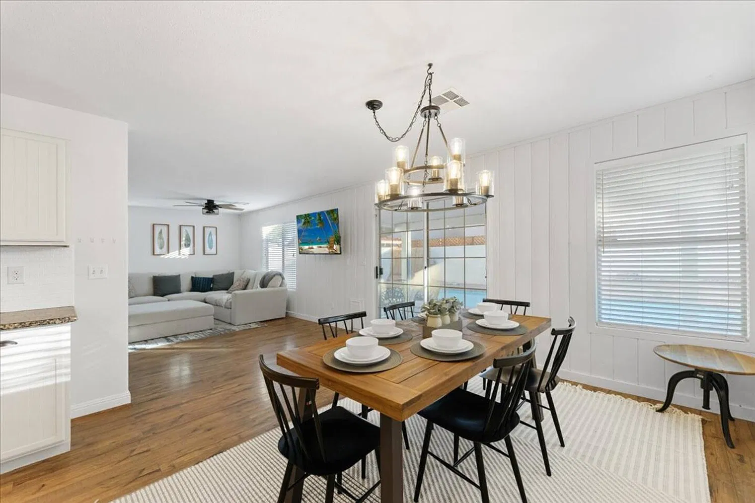 4 bed, 2.5 bath, $6,516 — Photo 2