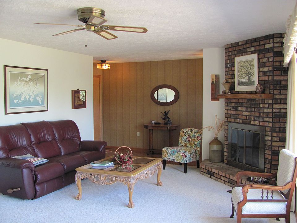 2nd image of 1308 Douglas St