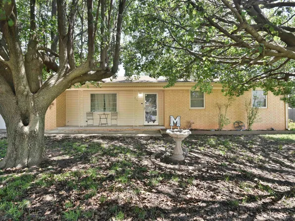 806 S 9th St, Marlow, OK 73055