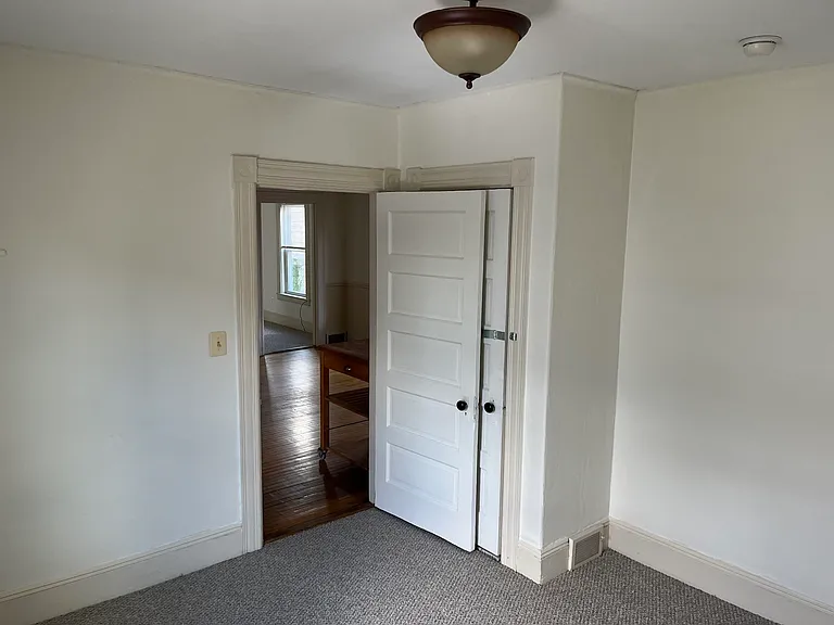 61 Laurel St #2 — Photo 5