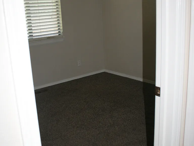863 E Carter St — Photo 6