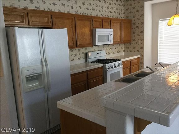 4th image of 3812 Cliff Harbor Dr