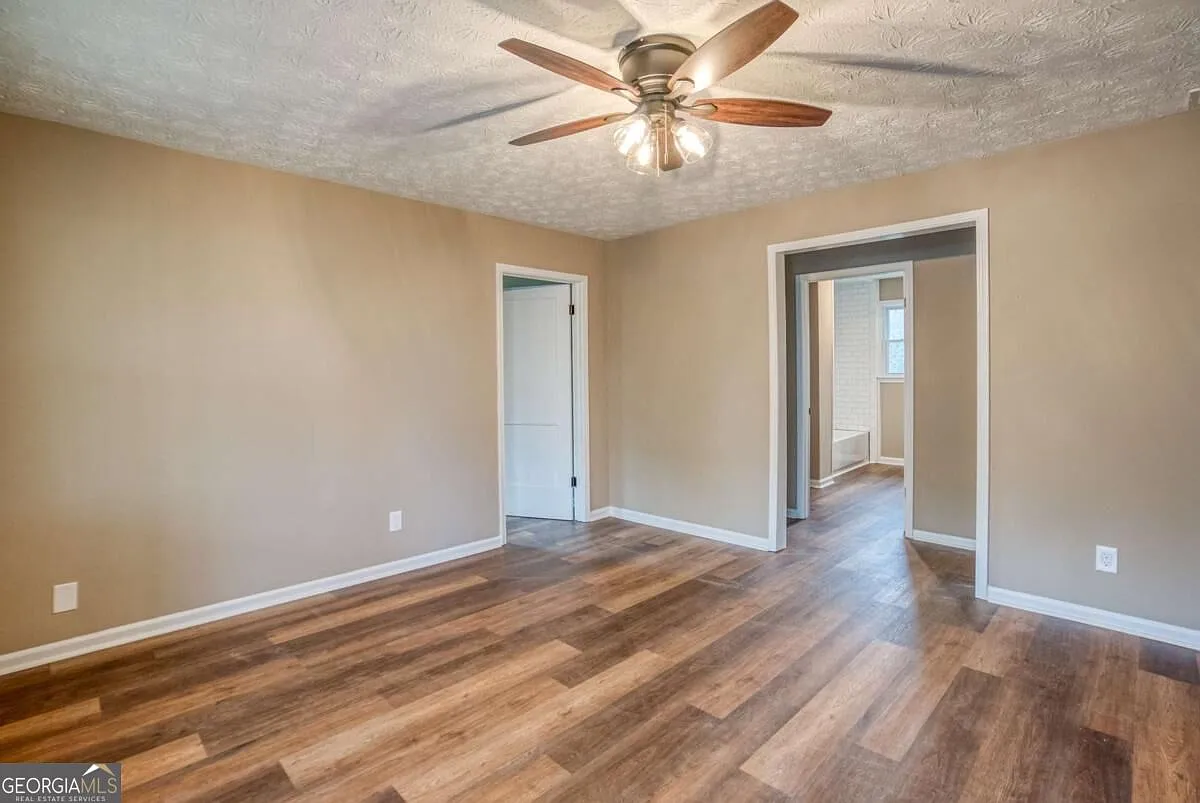 3 bed, 2.0 bath, 1344 sqft, $2,500 — Photo 3