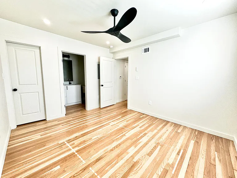 3300 Tom Green St #4 — Photo 25