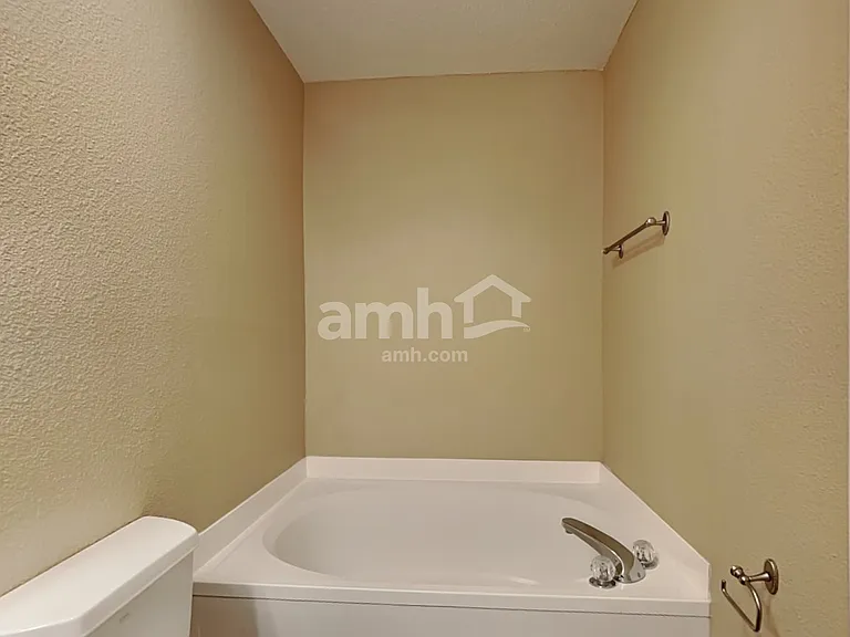 8146 Whitham Dr — Photo 16
