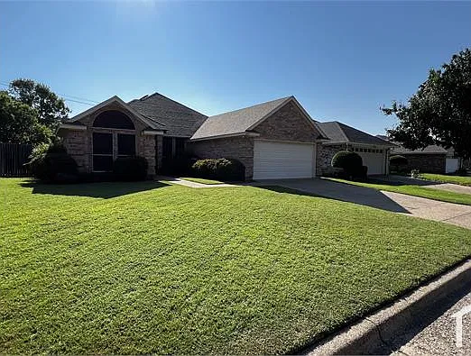3 bed, 2106 sqft, $2,750 — Photo 2