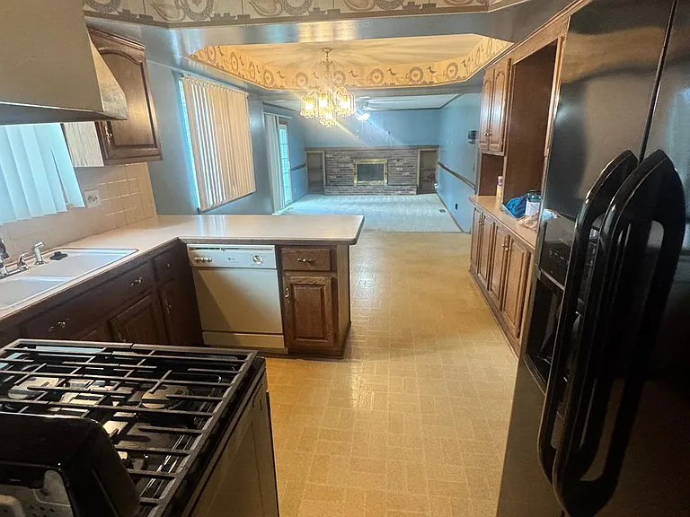 10922 Chicago Rd — Photo 6