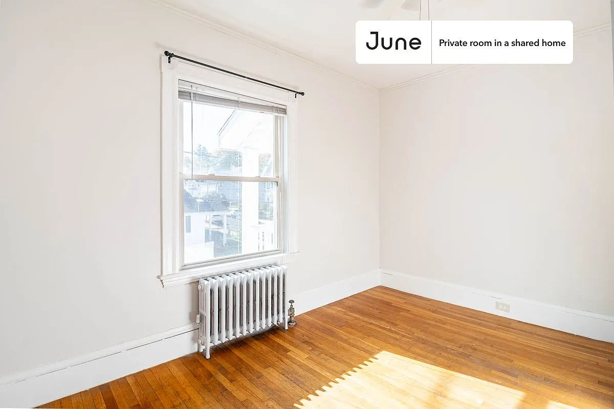 Full bedroom in 7 bed/2 bath home in Brighton #1517 A — Photo 3
