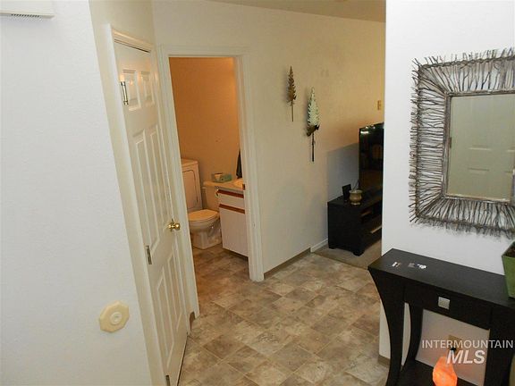 3rd image of 619/621 E Deer Meadow Ct