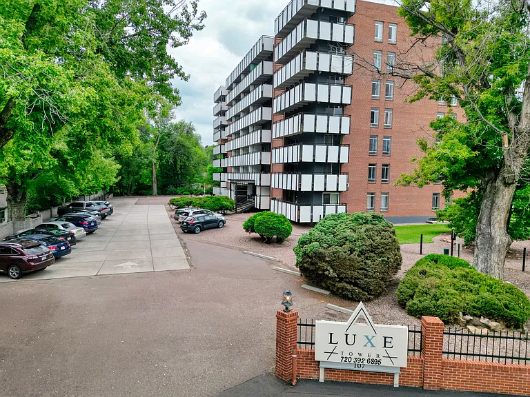 Luxe Tower apartments — Photo 15