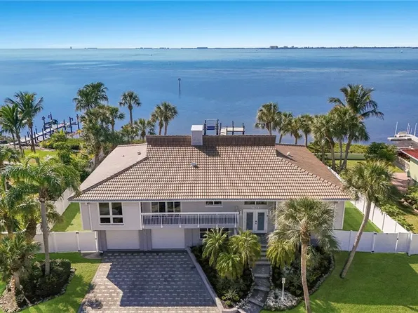 3908 Bayside Dr, Bradenton, FL 34210