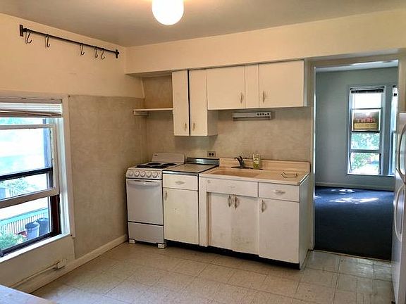 2nd image of 95 Oakwood St APT 3