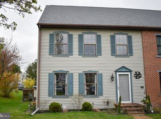 25 Carriage House Dr, Willow Street, PA 17584